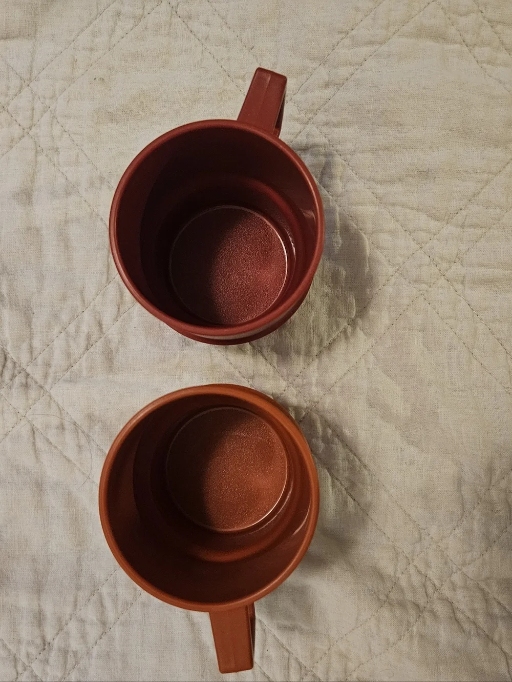Tupperware Set of Two Stackable Plastic Mugs in Orange and Red